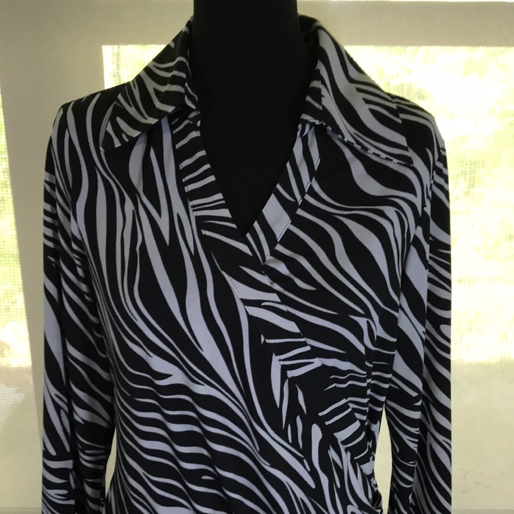 NWT Mesmerize faux wrap dress - Picture 2 of 16